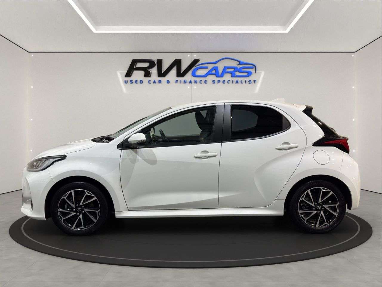 A 2022 TOYOTA YARIS 1.5 VVT-h Design Hatchback 5dr Petrol Hybrid E-CVT Euro 6 (s/s) (116 ps) A 2022 TOYOTA YARIS 1.5 VVT-h Design Hatchback 5dr Petrol Hybrid E-CVT Euro 6 (s/s) (116 ps)