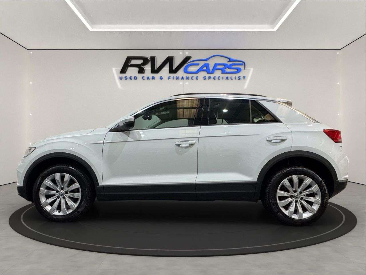 A 2020 VOLKSWAGEN T-ROC 1.0 TSI SE SUV 5dr Petrol Manual Euro 6 (s/s) (110 ps) A 2020 VOLKSWAGEN T-ROC 1.0 TSI SE SUV 5dr Petrol Manual Euro 6 (s/s) (110 ps)