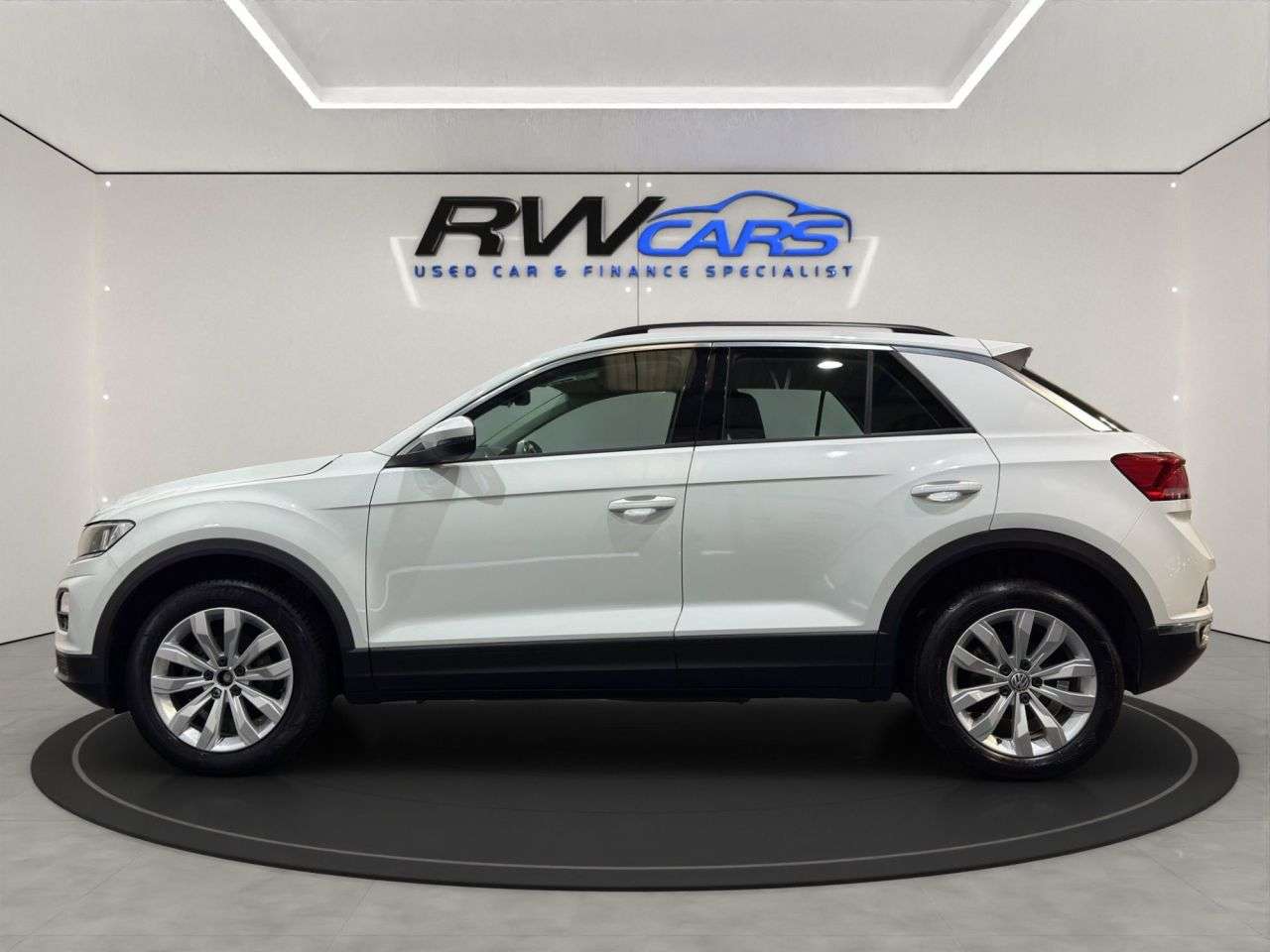 A 2020 VOLKSWAGEN T-ROC 1.0 TSI SE SUV 5dr Petrol Manual Euro 6 (s/s) (110 ps) A 2020 VOLKSWAGEN T-ROC 1.0 TSI SE SUV 5dr Petrol Manual Euro 6 (s/s) (110 ps)