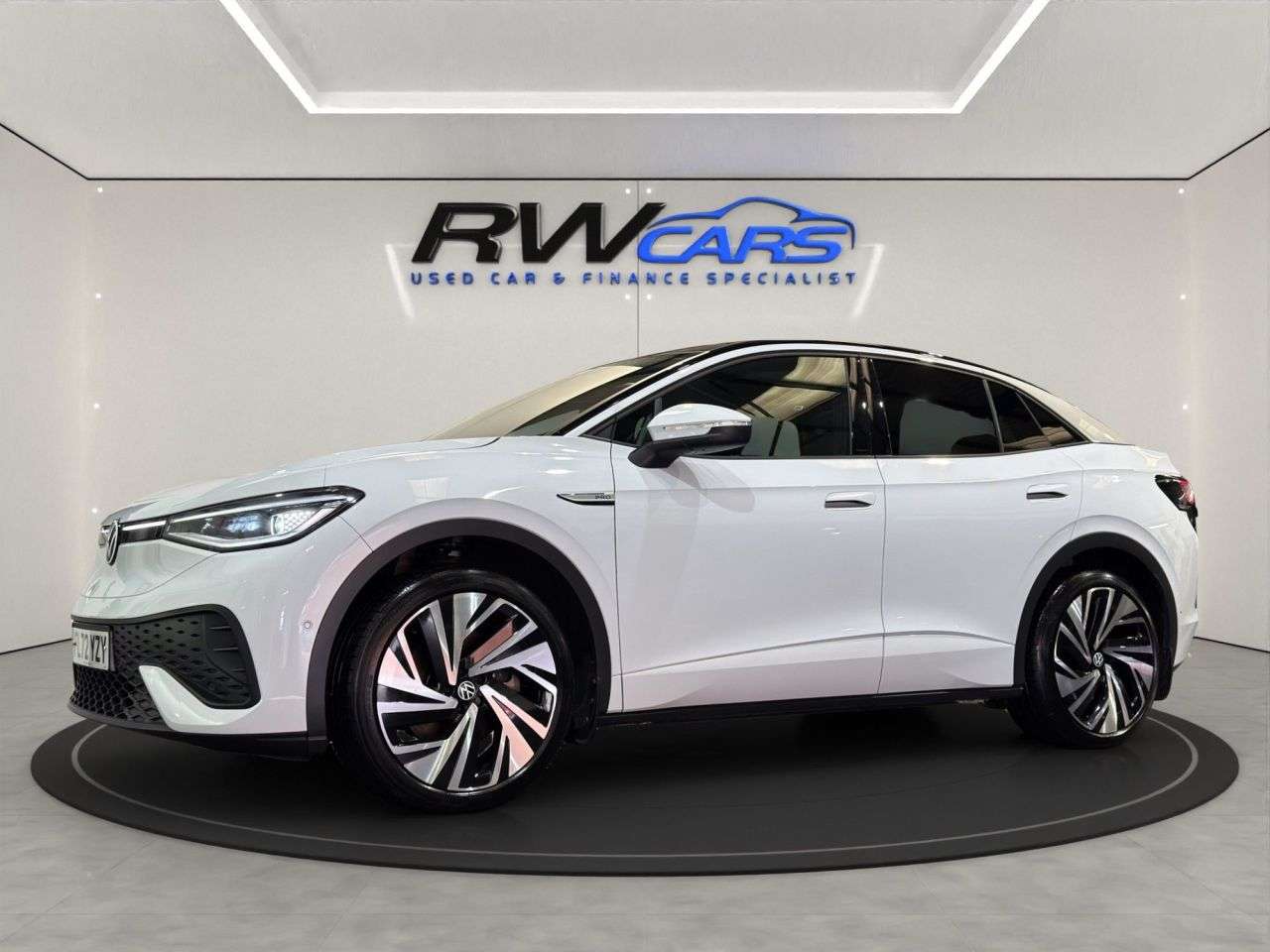 A 2022 VOLKSWAGEN ID.5 Pro Performance 77kWh Style SUV 5dr Electric Auto (204 ps) A 2022 VOLKSWAGEN ID.5 Pro Performance 77kWh Style SUV 5dr Electric Auto (204 ps)