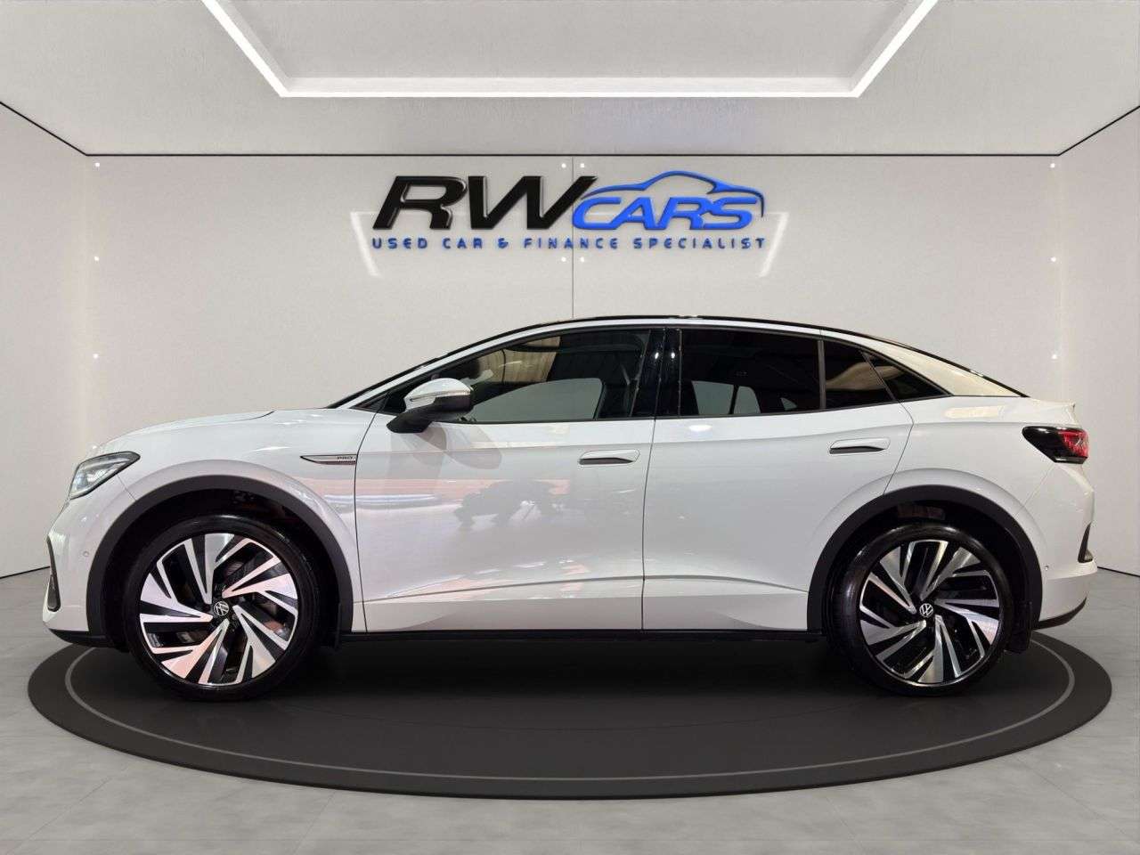 A 2022 VOLKSWAGEN ID.5 Pro Performance 77kWh Style SUV 5dr Electric Auto (204 ps) A 2022 VOLKSWAGEN ID.5 Pro Performance 77kWh Style SUV 5dr Electric Auto (204 ps)