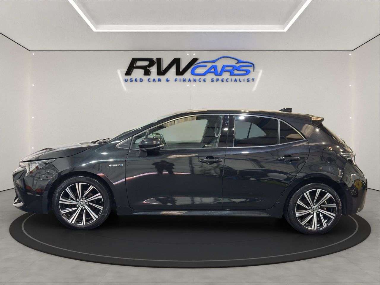 A 2021 TOYOTA COROLLA 1.8 VVT-h GPF Design Hatchback 5dr Petrol Hybrid CVT Euro 6 (s/s) (122 ps) A 2021 TOYOTA COROLLA 1.8 VVT-h GPF Design Hatchback 5dr Petrol Hybrid CVT Euro 6 (s/s) (122 ps)