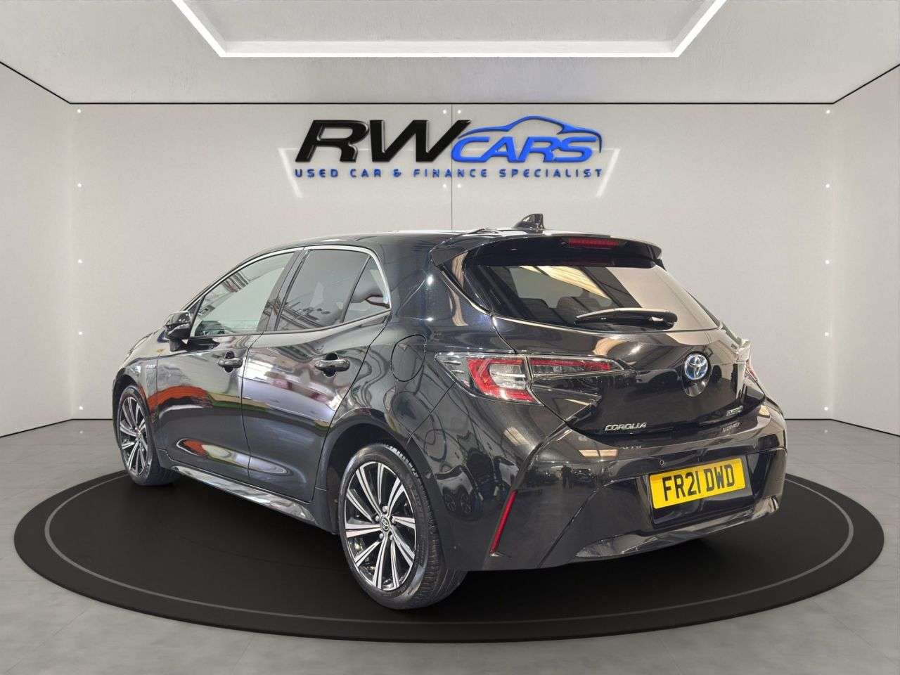 A 2021 TOYOTA COROLLA 1.8 VVT-h GPF Design Hatchback 5dr Petrol Hybrid CVT Euro 6 (s/s) (122 ps) A 2021 TOYOTA COROLLA 1.8 VVT-h GPF Design Hatchback 5dr Petrol Hybrid CVT Euro 6 (s/s) (122 ps)