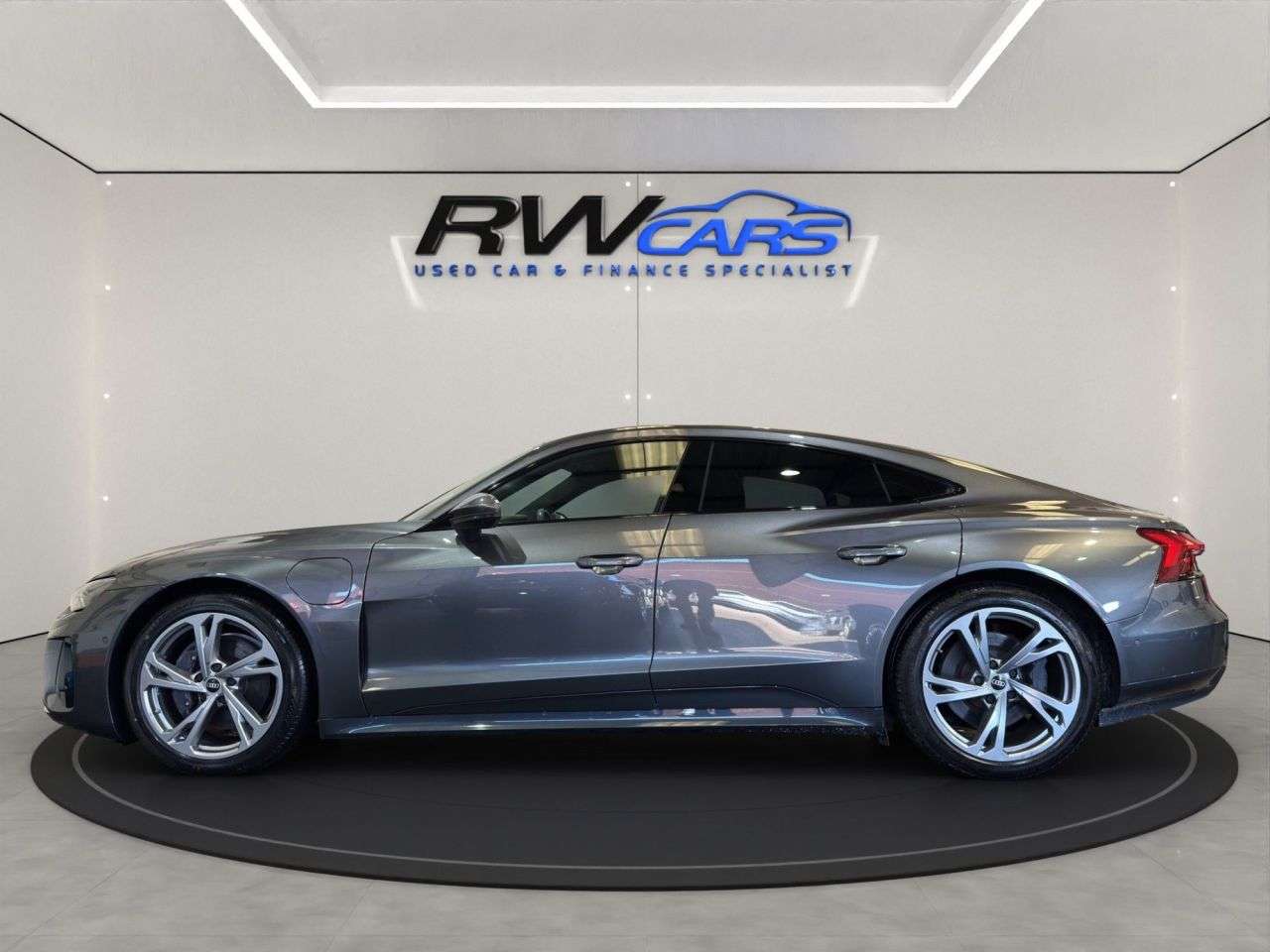 A 2021 AUDI E-TRON GT 93.4kWh Saloon 4dr Electric Auto quattro (476 ps) A 2021 AUDI E-TRON GT 93.4kWh Saloon 4dr Electric Auto quattro (476 ps)