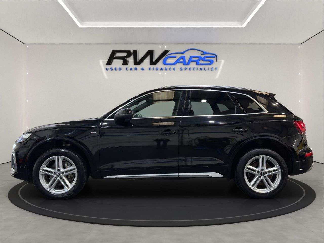 A 2022 AUDI Q5 2.0 TFSI 45 S line SUV 5dr Petrol S Tronic quattro Euro 6 (s/s) (265 ps) A 2022 AUDI Q5 2.0 TFSI 45 S line SUV 5dr Petrol S Tronic quattro Euro 6 (s/s) (265 ps)