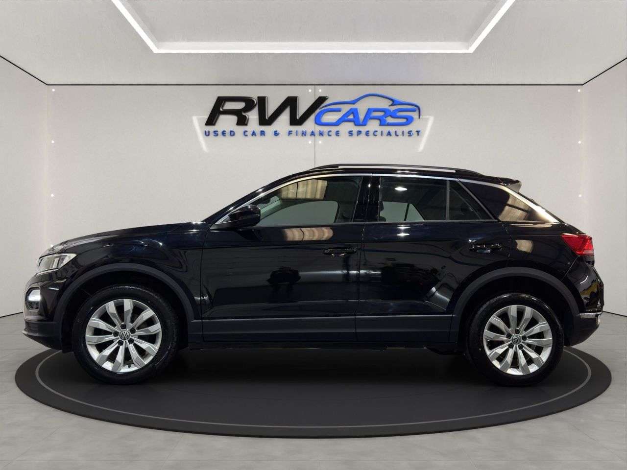 A 2020 VOLKSWAGEN T-ROC 1.0 TSI GPF SE SUV 5dr Petrol Manual Euro 6 (s/s) (115 ps) A 2020 VOLKSWAGEN T-ROC 1.0 TSI GPF SE SUV 5dr Petrol Manual Euro 6 (s/s) (115 ps)