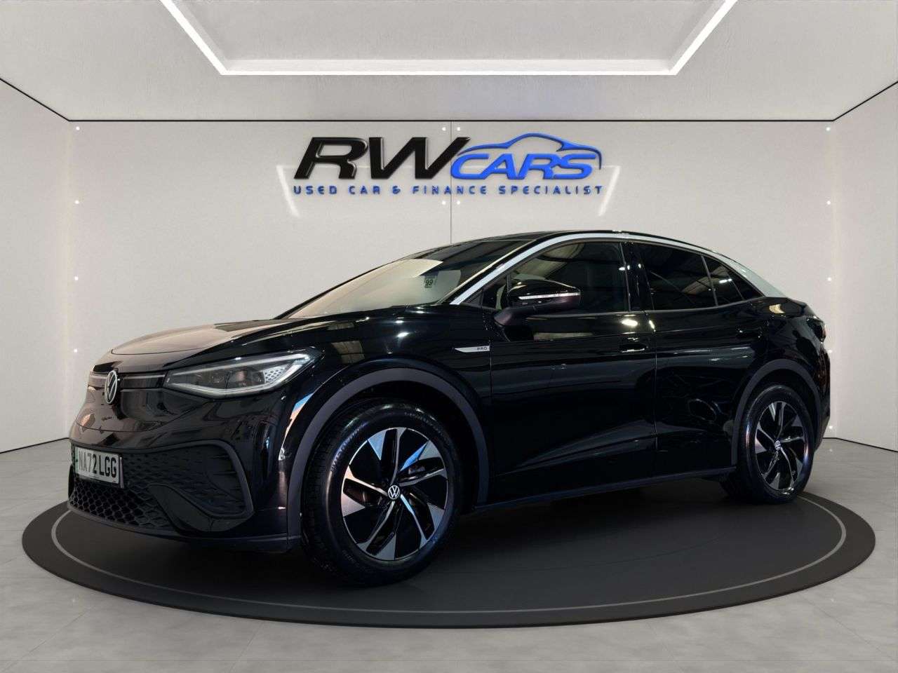 A 2022 VOLKSWAGEN ID.5 Pro 77kWh Style SUV 5dr Electric Auto (174 ps) A 2022 VOLKSWAGEN ID.5 Pro 77kWh Style SUV 5dr Electric Auto (174 ps)