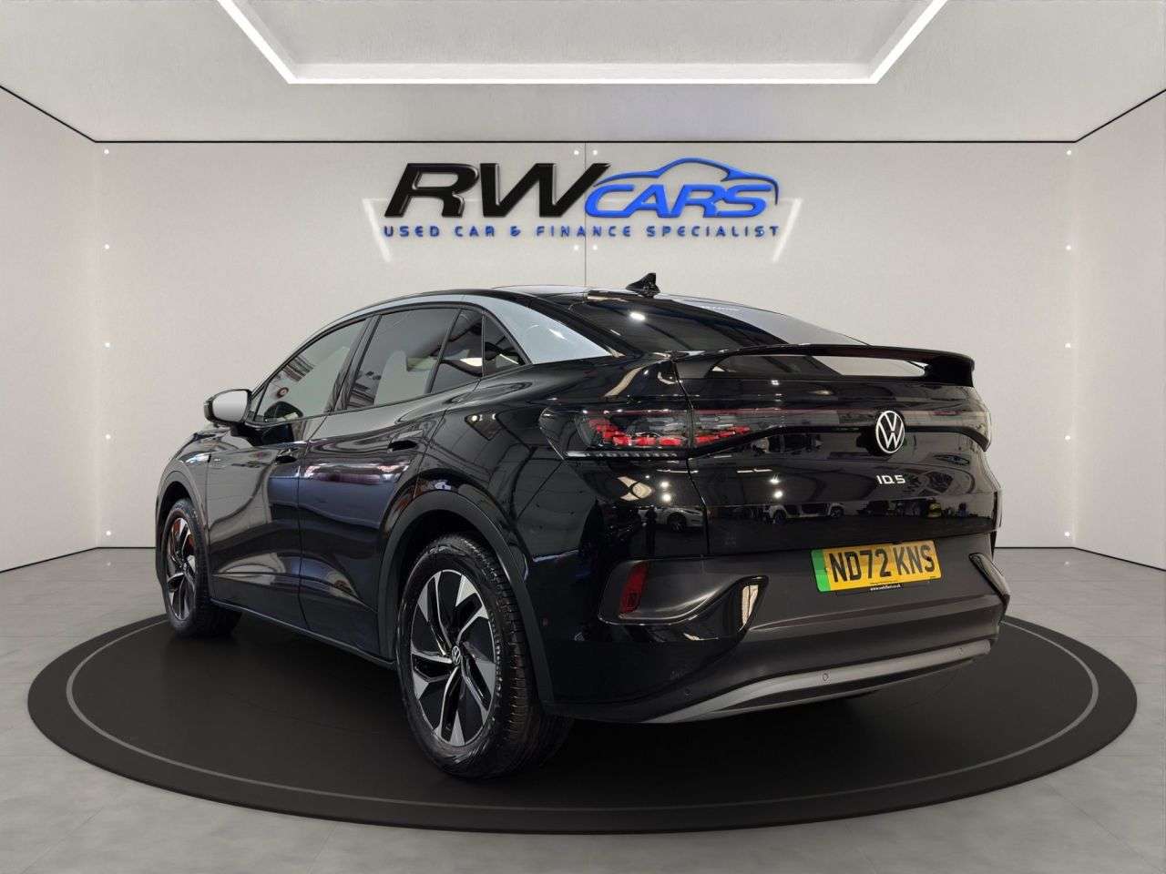 A 2022 VOLKSWAGEN ID.5 Pro 77kWh Style SUV 5dr Electric Auto (174 ps) A 2022 VOLKSWAGEN ID.5 Pro 77kWh Style SUV 5dr Electric Auto (174 ps)