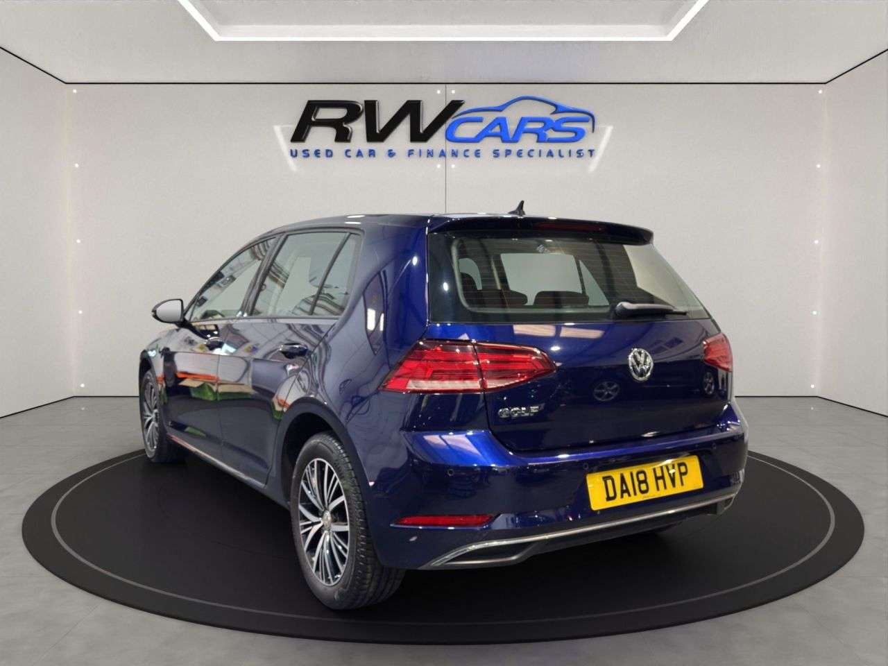 A 2018 VOLKSWAGEN GOLF 1.6 TDI SE Nav Hatchback 5dr Diesel Manual Euro 6 (s/s) (115 ps) A 2018 VOLKSWAGEN GOLF 1.6 TDI SE Nav Hatchback 5dr Diesel Manual Euro 6 (s/s) (115 ps)