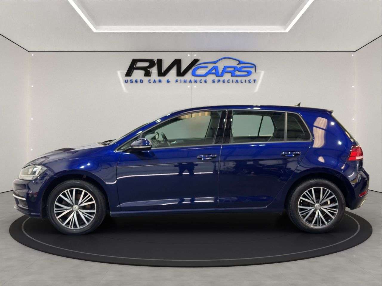 A 2018 VOLKSWAGEN GOLF 1.6 TDI SE Nav Hatchback 5dr Diesel Manual Euro 6 (s/s) (115 ps) A 2018 VOLKSWAGEN GOLF 1.6 TDI SE Nav Hatchback 5dr Diesel Manual Euro 6 (s/s) (115 ps)