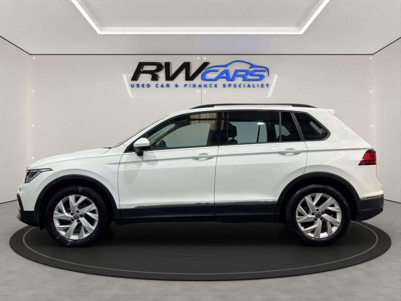 A 2021 VOLKSWAGEN TIGUAN 1.5 TSI Life SUV 5dr Petrol DSG Euro 6 (s/s) (150 ps) A 2021 VOLKSWAGEN TIGUAN 1.5 TSI Life SUV 5dr Petrol DSG Euro 6 (s/s) (150 ps)