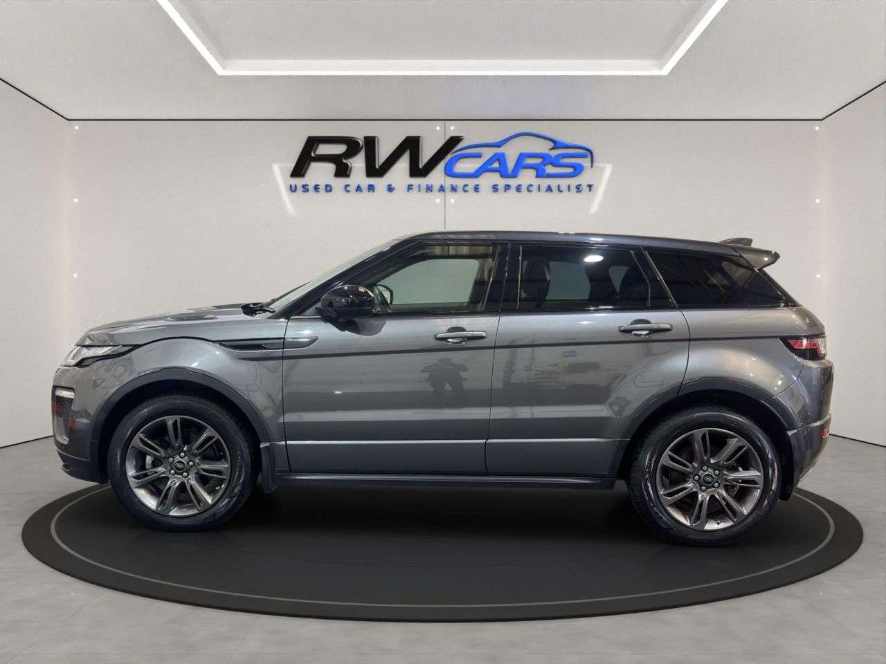 A 2017 LAND ROVER RANGE ROVER EVOQUE 2.0 TD4 Landmark SUV 5dr Diesel Auto 4WD Euro 6 (s/s) (180 ps) A 2017 LAND ROVER RANGE ROVER EVOQUE 2.0 TD4 Landmark SUV 5dr Diesel Auto 4WD Euro 6 (s/s) (180 ps)