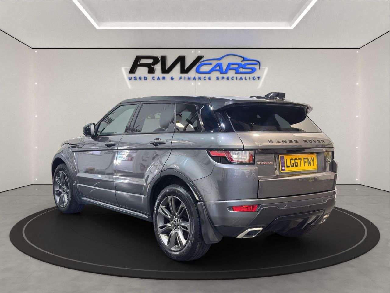 A 2017 LAND ROVER RANGE ROVER EVOQUE 2.0 TD4 Landmark SUV 5dr Diesel Auto 4WD Euro 6 (s/s) (180 ps) A 2017 LAND ROVER RANGE ROVER EVOQUE 2.0 TD4 Landmark SUV 5dr Diesel Auto 4WD Euro 6 (s/s) (180 ps)