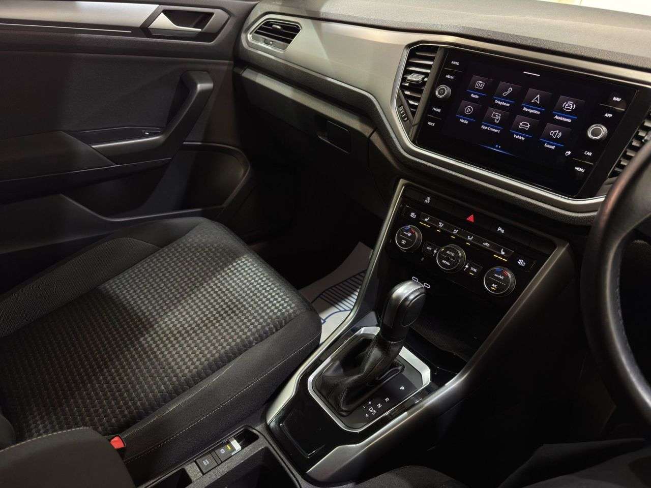 2021 VOLKSWAGEN T-ROC 2021 VOLKSWAGEN T-ROC