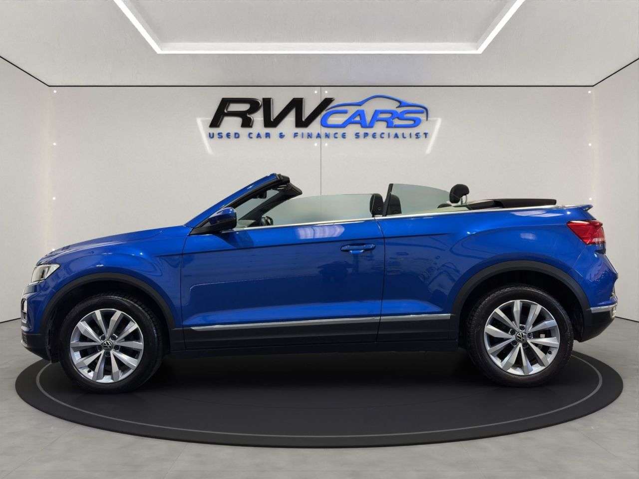 A 2021 VOLKSWAGEN T-ROC 1.5 TSI EVO Design Cabriolet 2dr Petrol DSG Euro 6 (s/s) (150 ps) A 2021 VOLKSWAGEN T-ROC 1.5 TSI EVO Design Cabriolet 2dr Petrol DSG Euro 6 (s/s) (150 ps)