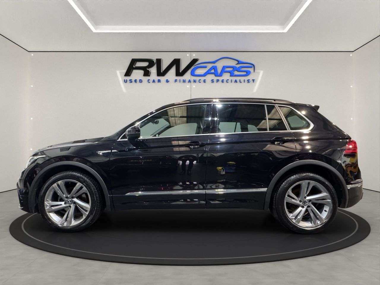 A 2023 VOLKSWAGEN TIGUAN 1.5 TSI R-Line Edition SUV 5dr Petrol DSG Euro 6 (s/s) (150 ps) A 2023 VOLKSWAGEN TIGUAN 1.5 TSI R-Line Edition SUV 5dr Petrol DSG Euro 6 (s/s) (150 ps)