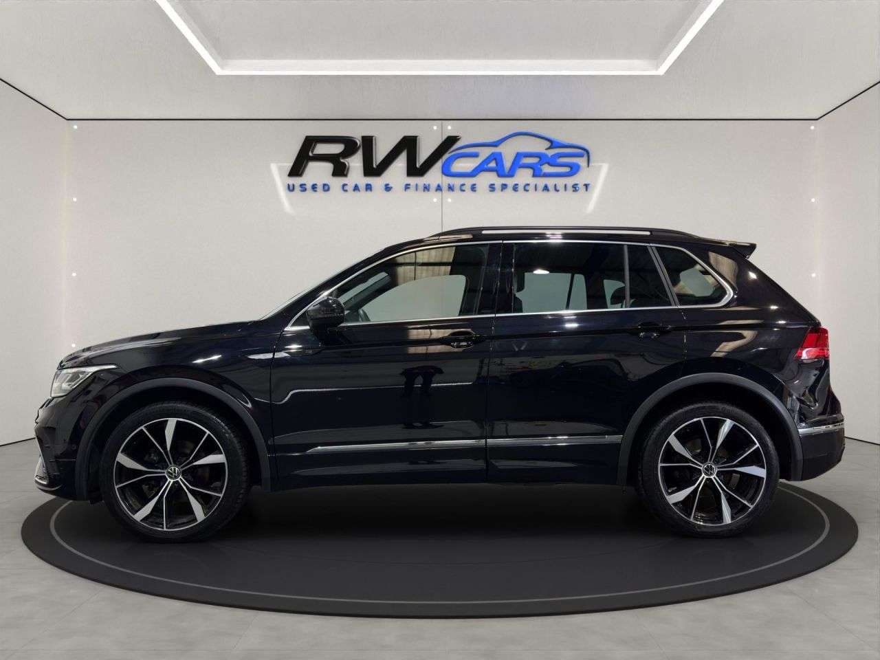 A 2023 VOLKSWAGEN TIGUAN 1.5 TSI R-Line SUV 5dr Petrol DSG Euro 6 (s/s) (150 ps) A 2023 VOLKSWAGEN TIGUAN 1.5 TSI R-Line SUV 5dr Petrol DSG Euro 6 (s/s) (150 ps)