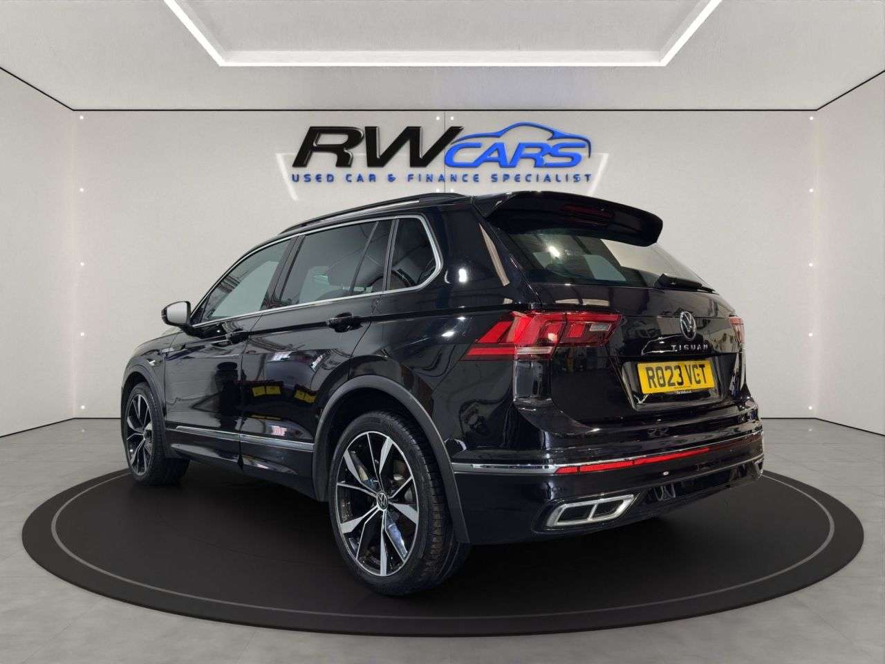 A 2023 VOLKSWAGEN TIGUAN 1.5 TSI R-Line SUV 5dr Petrol DSG Euro 6 (s/s) (150 ps) A 2023 VOLKSWAGEN TIGUAN 1.5 TSI R-Line SUV 5dr Petrol DSG Euro 6 (s/s) (150 ps)