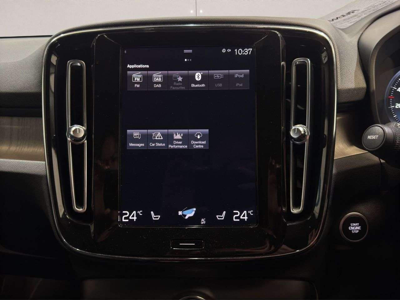 2022 VOLVO XC40 2022 VOLVO XC40