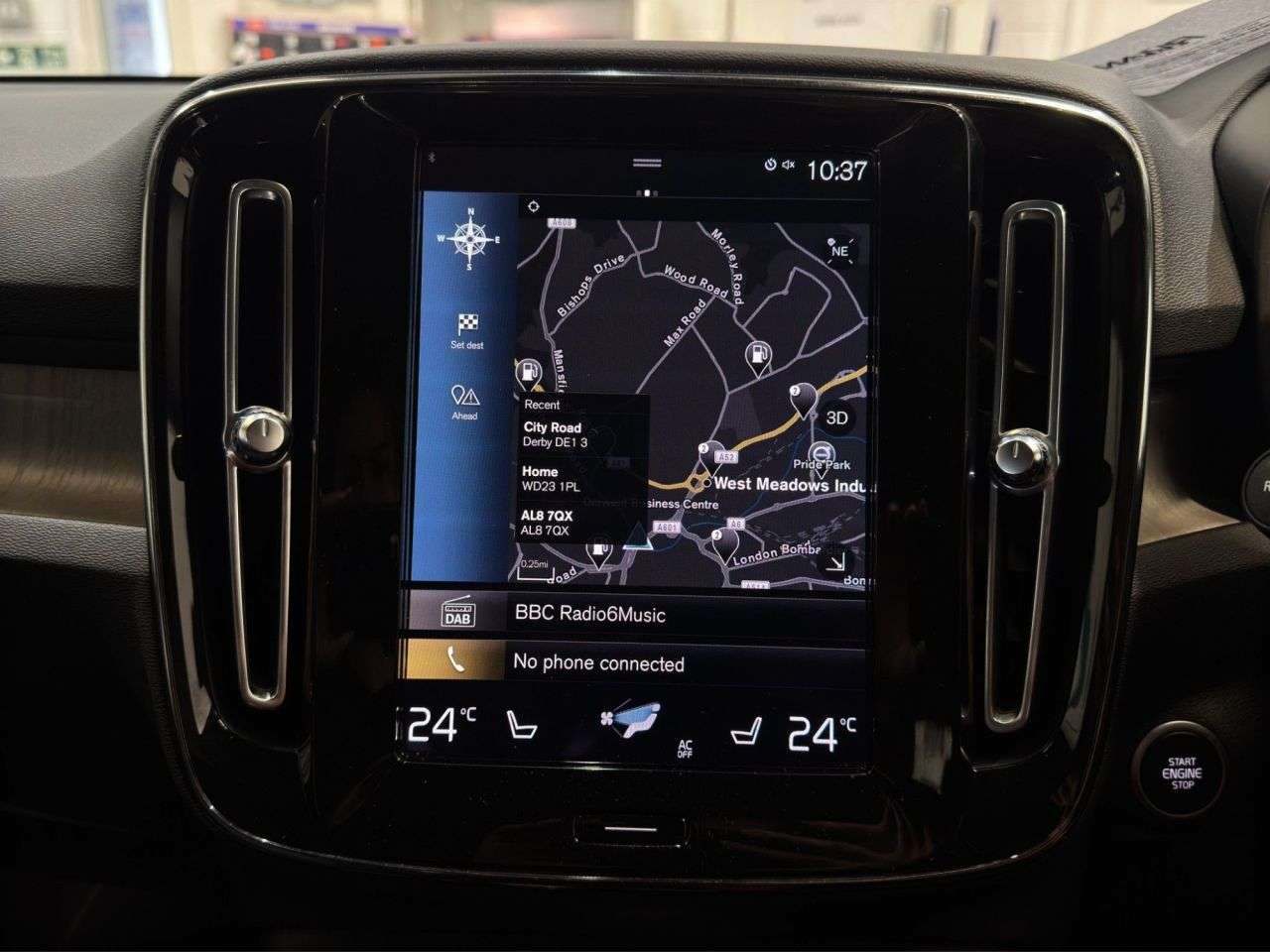 2022 VOLVO XC40 2022 VOLVO XC40