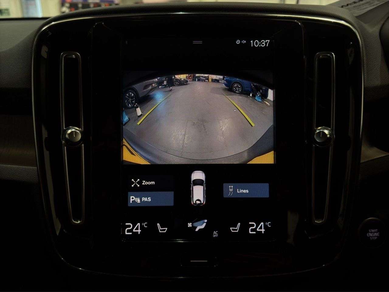 2022 VOLVO XC40 2022 VOLVO XC40