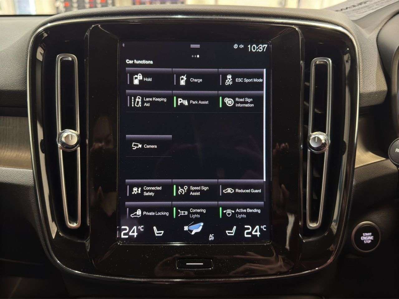 2022 VOLVO XC40 2022 VOLVO XC40