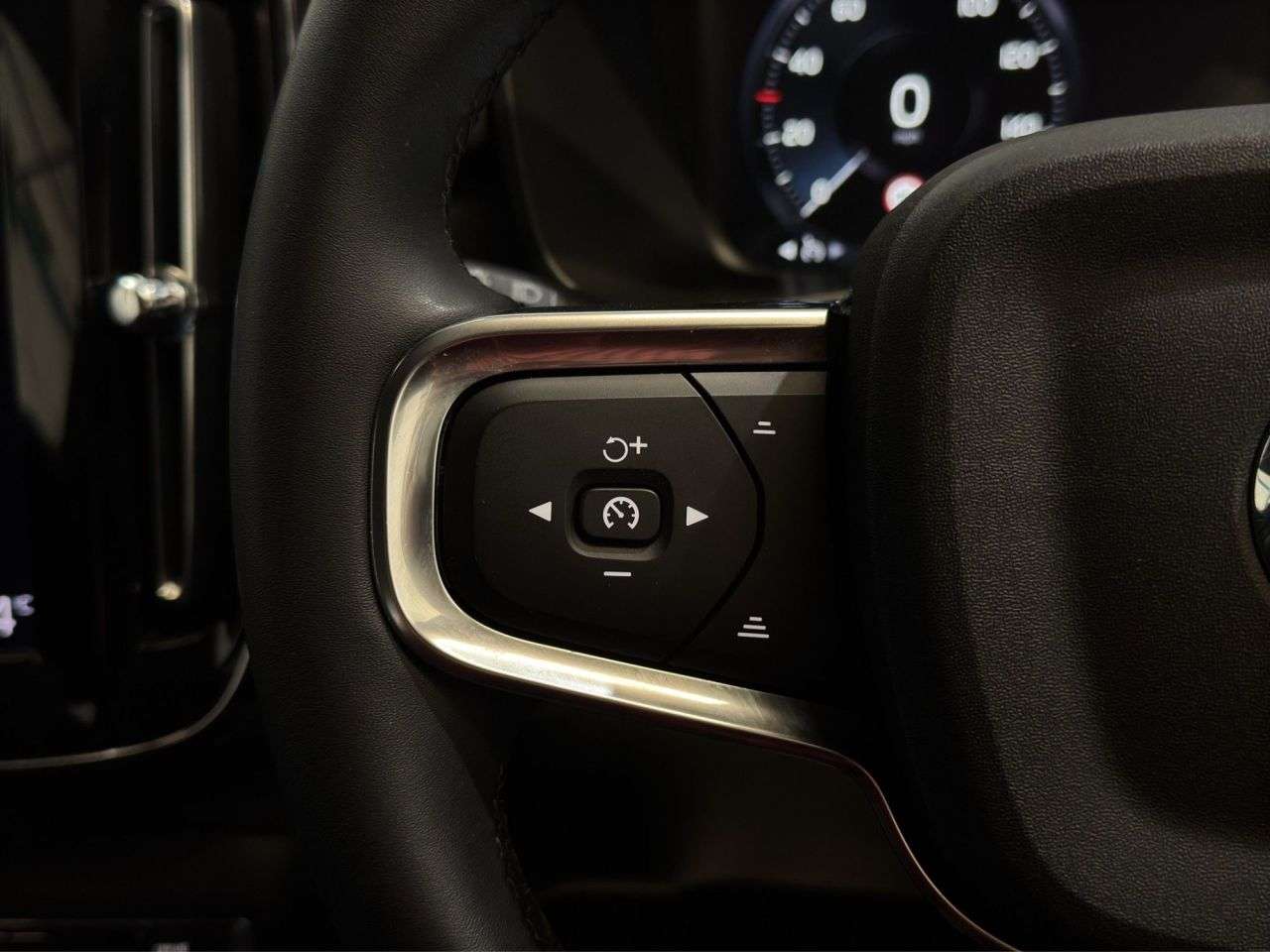 2022 VOLVO XC40 2022 VOLVO XC40
