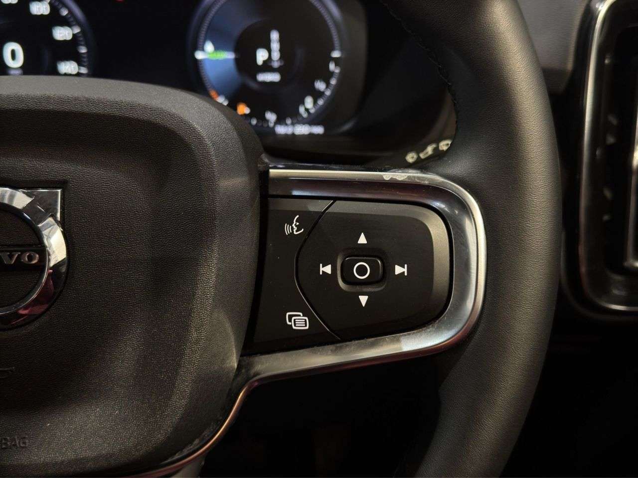 2022 VOLVO XC40 2022 VOLVO XC40
