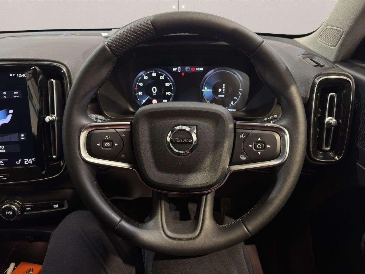 2022 VOLVO XC40 2022 VOLVO XC40