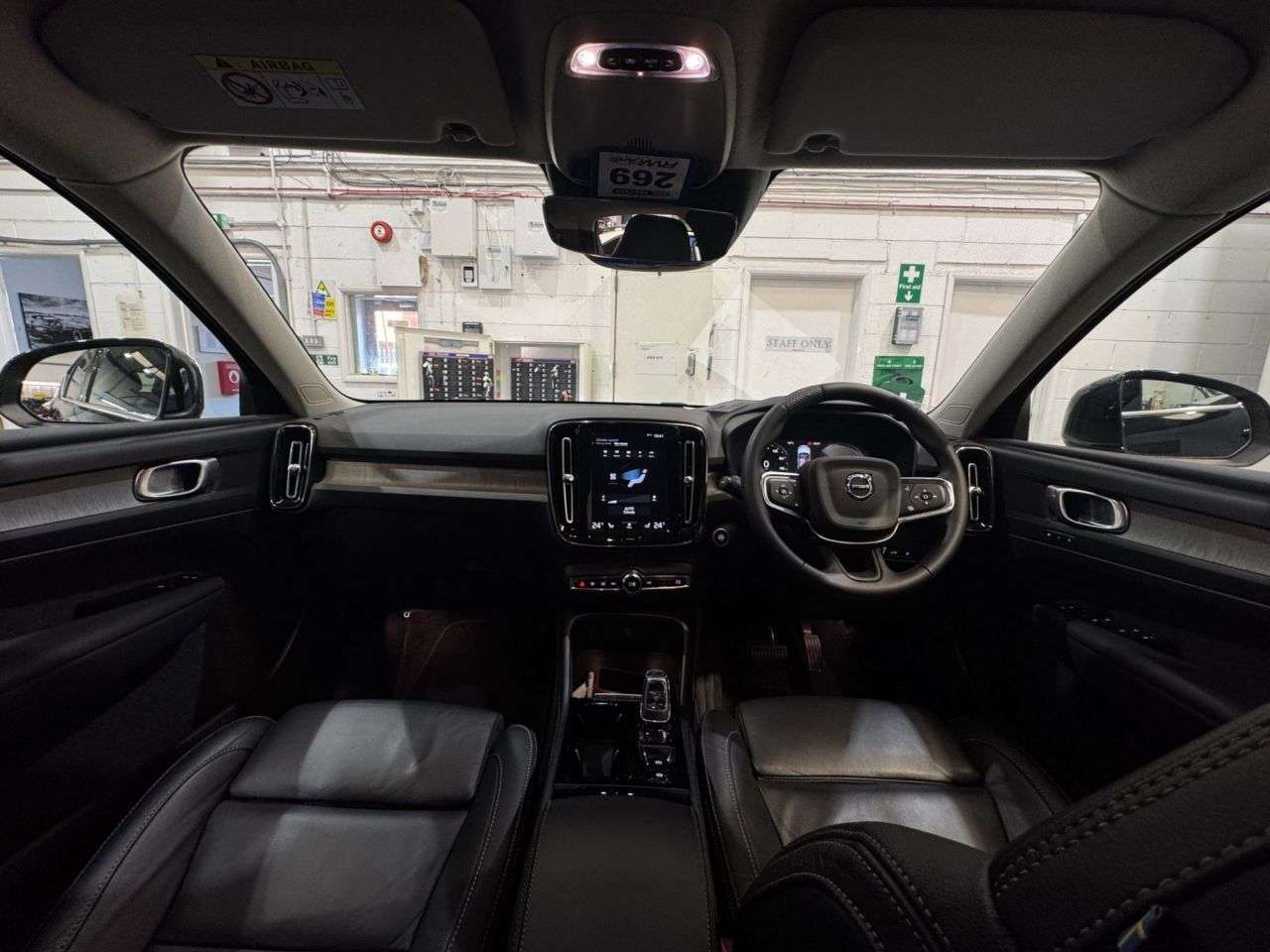 2022 VOLVO XC40 2022 VOLVO XC40