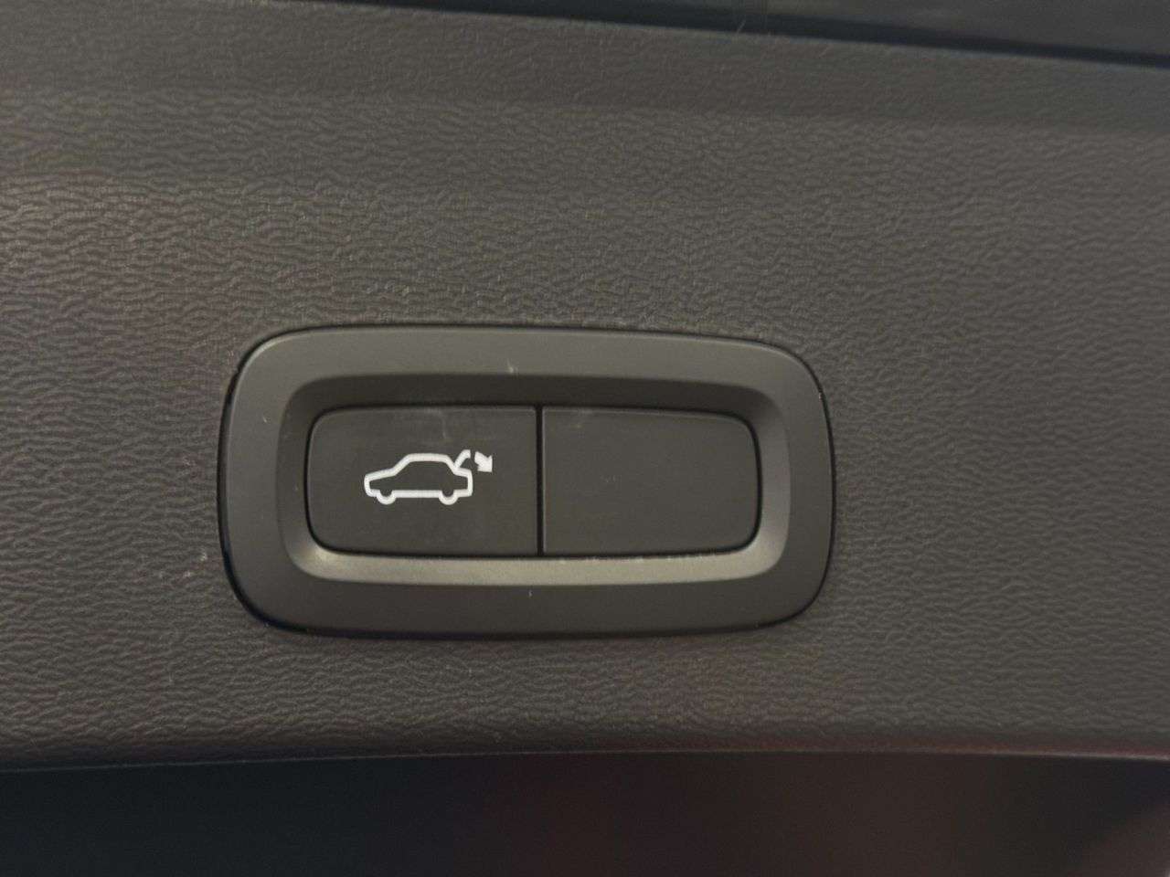 2022 VOLVO XC40 2022 VOLVO XC40