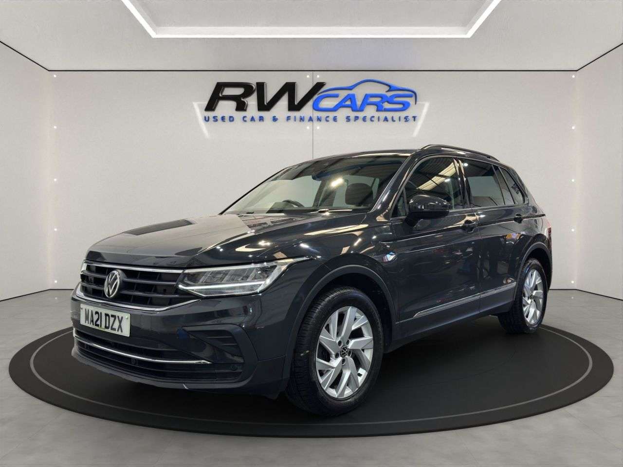 A 2021 VOLKSWAGEN TIGUAN 1.5 TSI Life SUV 5dr Petrol DSG Euro 6 (s/s) (150 ps) A 2021 VOLKSWAGEN TIGUAN 1.5 TSI Life SUV 5dr Petrol DSG Euro 6 (s/s) (150 ps)