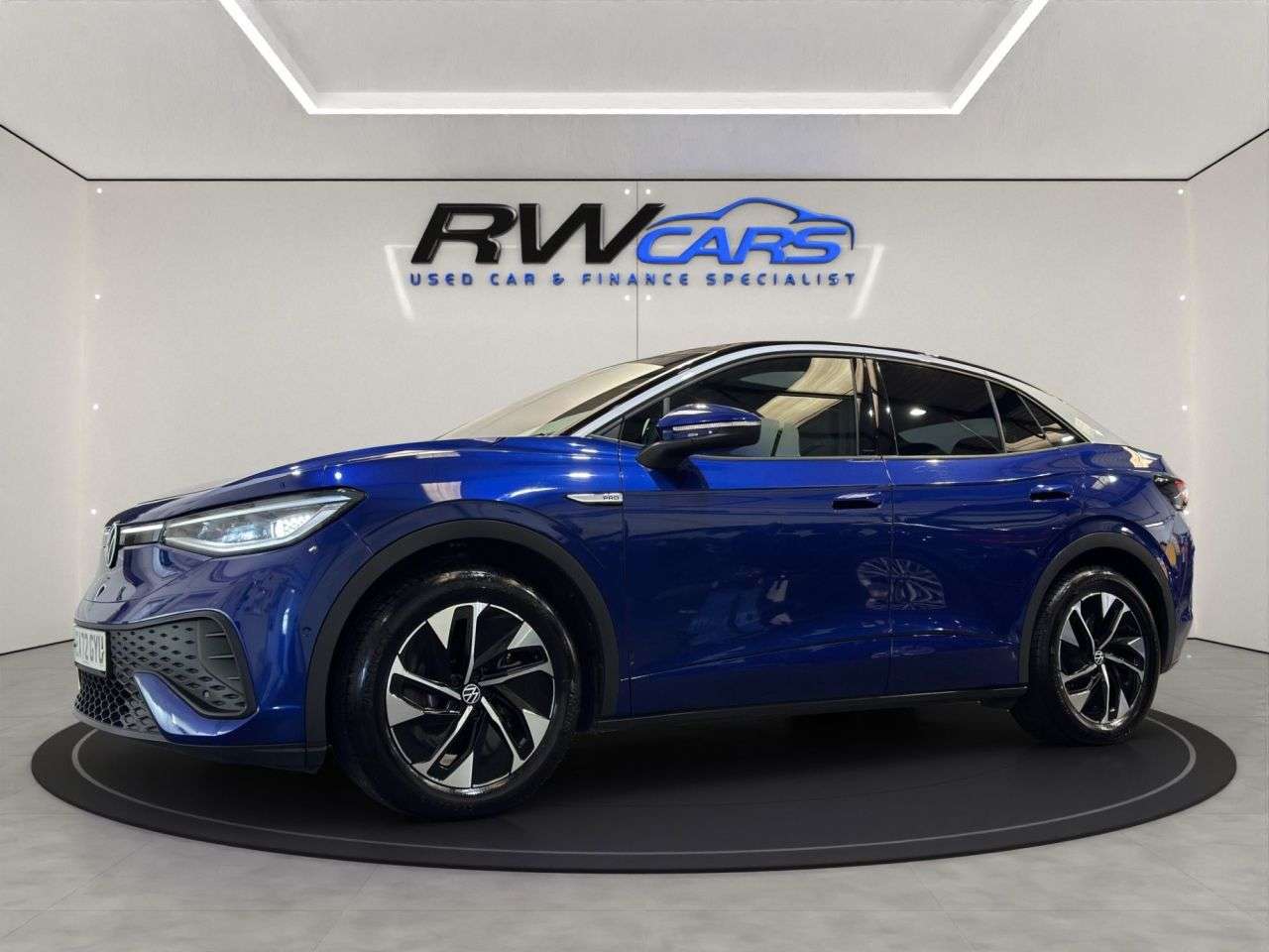 A 2022 VOLKSWAGEN ID.5 Pro 77kWh Style SUV 5dr Electric Auto (174 ps) A 2022 VOLKSWAGEN ID.5 Pro 77kWh Style SUV 5dr Electric Auto (174 ps)