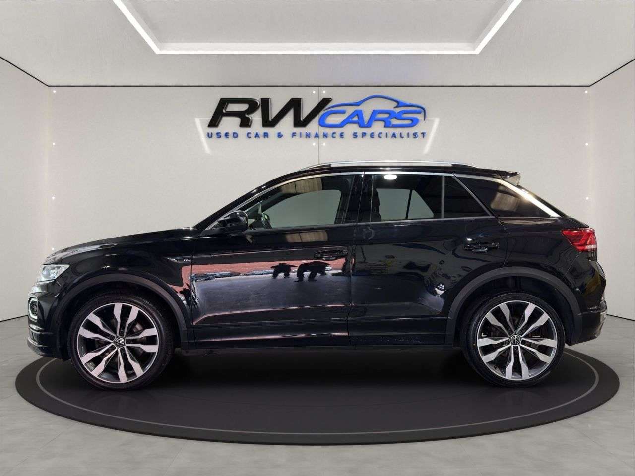 A 2021 VOLKSWAGEN T-ROC 2.0 TDI EVO R-Line SUV 5dr Diesel DSG Euro 6 (s/s) (150 ps) A 2021 VOLKSWAGEN T-ROC 2.0 TDI EVO R-Line SUV 5dr Diesel DSG Euro 6 (s/s) (150 ps)