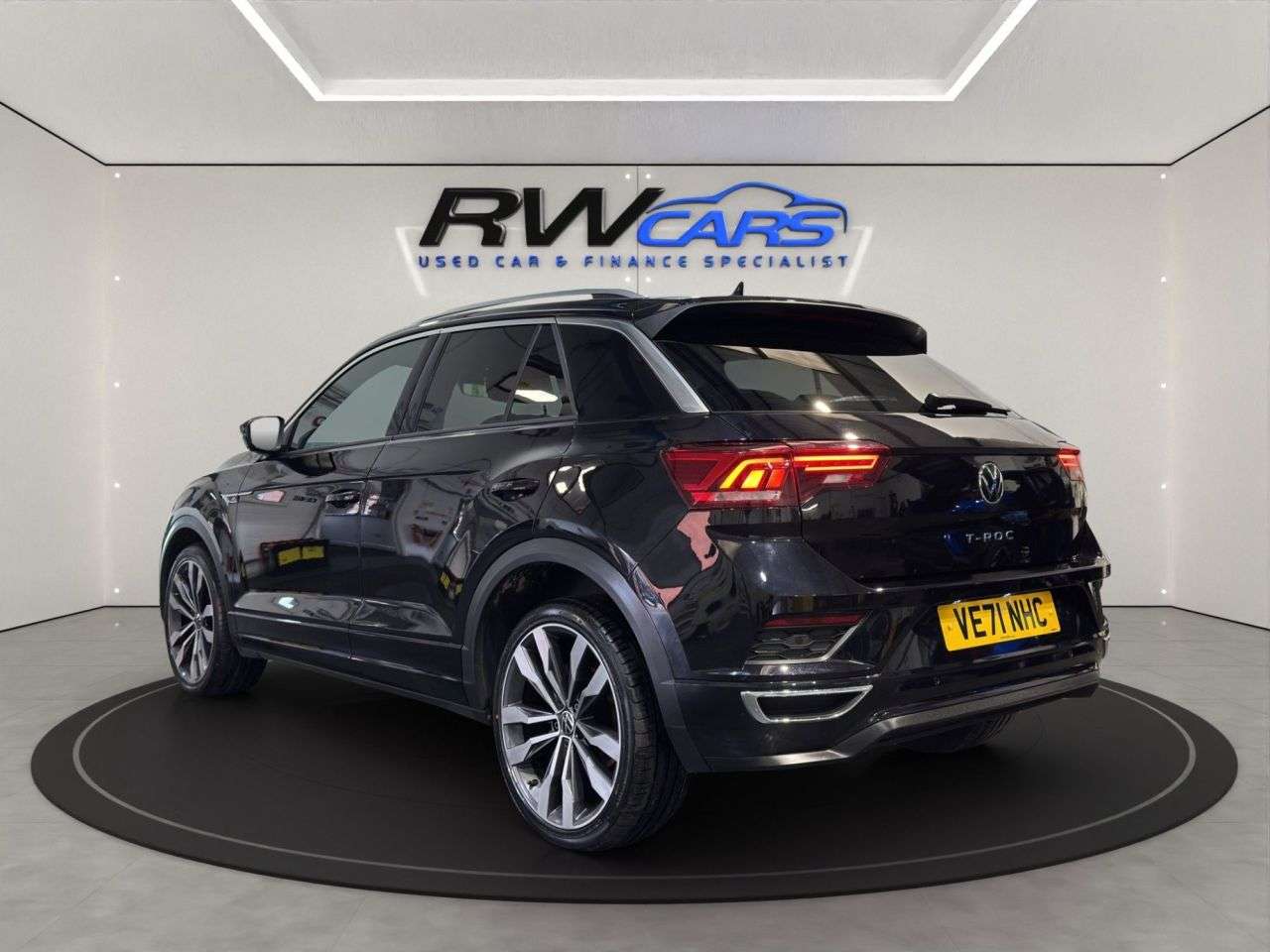A 2021 VOLKSWAGEN T-ROC 2.0 TDI EVO R-Line SUV 5dr Diesel DSG Euro 6 (s/s) (150 ps) A 2021 VOLKSWAGEN T-ROC 2.0 TDI EVO R-Line SUV 5dr Diesel DSG Euro 6 (s/s) (150 ps)