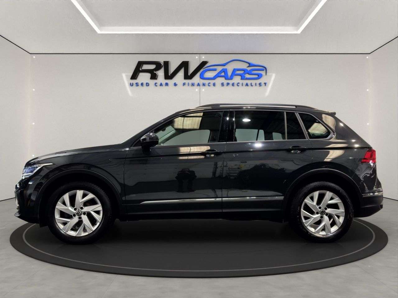 A 2022 VOLKSWAGEN TIGUAN 1.5 TSI Life SUV 5dr Petrol Manual Euro 6 (s/s) (150 ps) A 2022 VOLKSWAGEN TIGUAN 1.5 TSI Life SUV 5dr Petrol Manual Euro 6 (s/s) (150 ps)