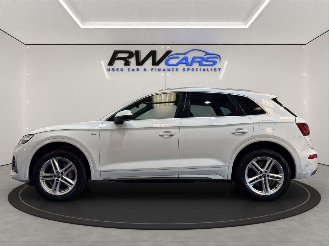 A 2023 AUDI Q5 2.0 TFSIe 50 S line SUV 5dr Petrol Plug-in Hybrid S Tronic quattro Euro 6 ( A 2023 AUDI Q5 2.0 TFSIe 50 S line SUV 5dr Petrol Plug-in Hybrid S Tronic quattro Euro 6 (