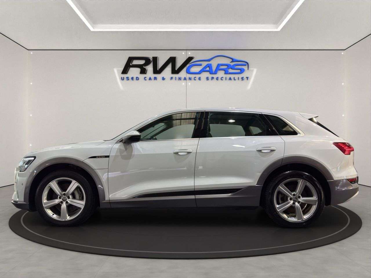 A 2021 AUDI E-TRON 50 Technik SUV 5dr Electric Auto quattro 71.2kWh (313 ps) A 2021 AUDI E-TRON 50 Technik SUV 5dr Electric Auto quattro 71.2kWh (313 ps)