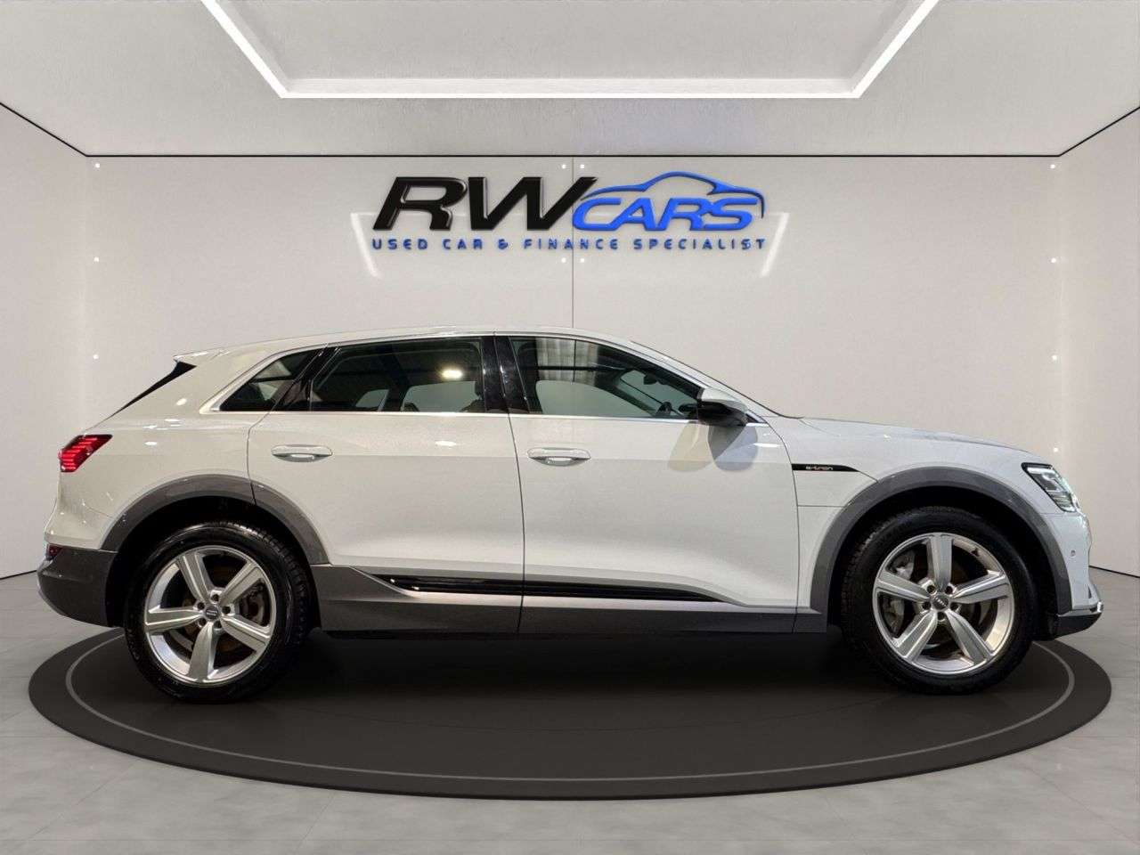 2021 AUDI E-TRON 2021 AUDI E-TRON