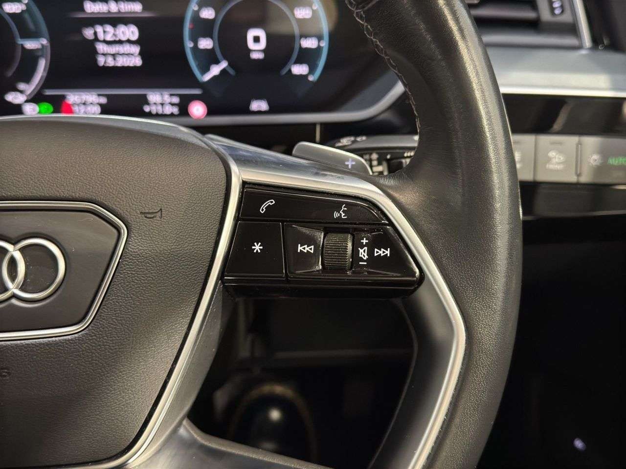 2023 AUDI Q8 E-TRON 2023 AUDI Q8 E-TRON