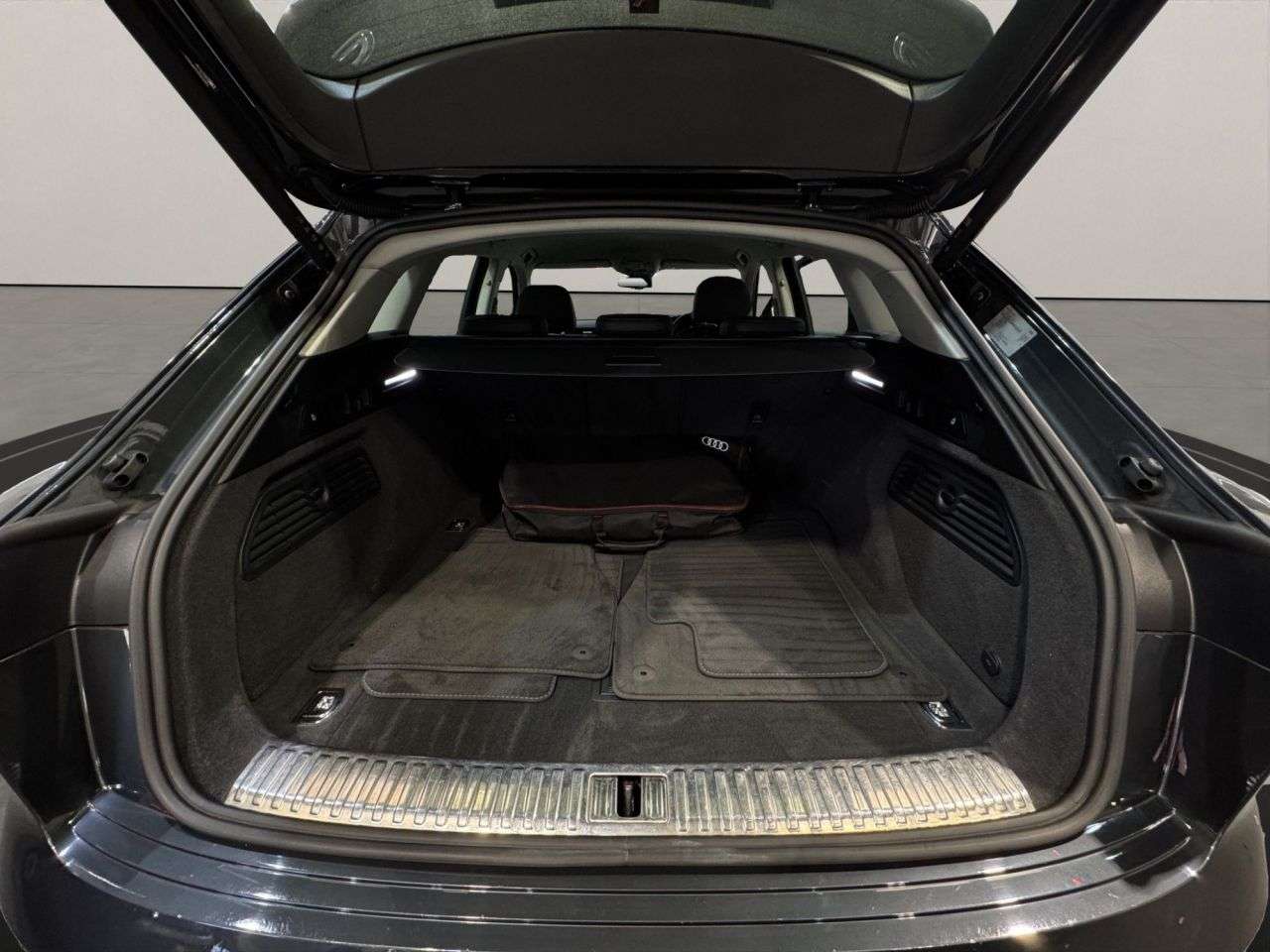 2023 AUDI Q8 E-TRON 2023 AUDI Q8 E-TRON