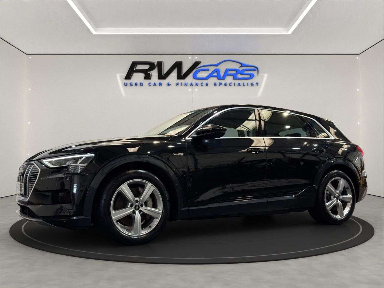 A 2021 AUDI E-TRON 55 Technik SUV 5dr Electric Auto quattro 95kWh (11kW Charger) (408 ps) A 2021 AUDI E-TRON 55 Technik SUV 5dr Electric Auto quattro 95kWh (11kW Charger) (408 ps)