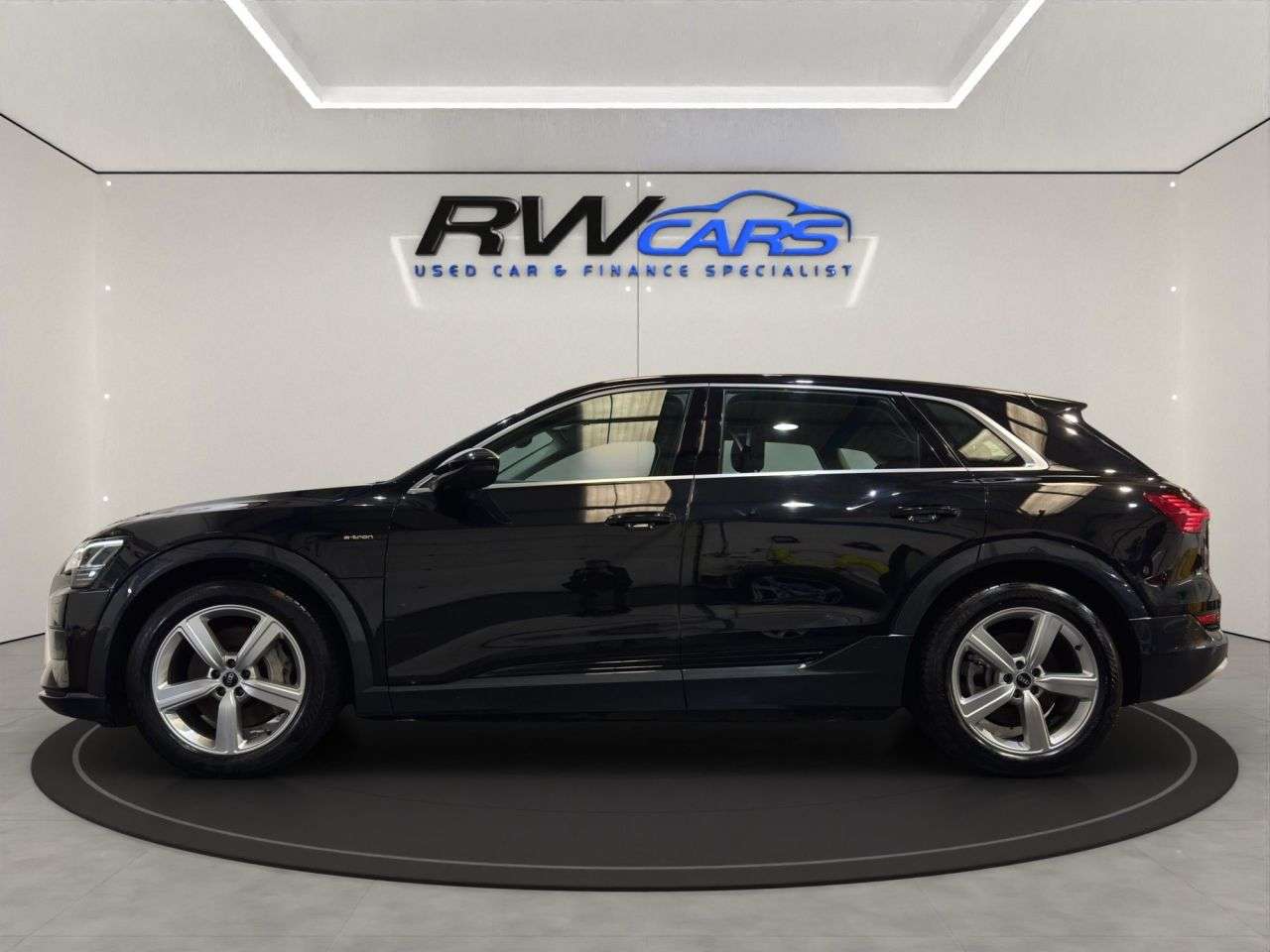A 2021 AUDI E-TRON 55 Technik SUV 5dr Electric Auto quattro 95kWh (11kW Charger) (408 ps) A 2021 AUDI E-TRON 55 Technik SUV 5dr Electric Auto quattro 95kWh (11kW Charger) (408 ps)