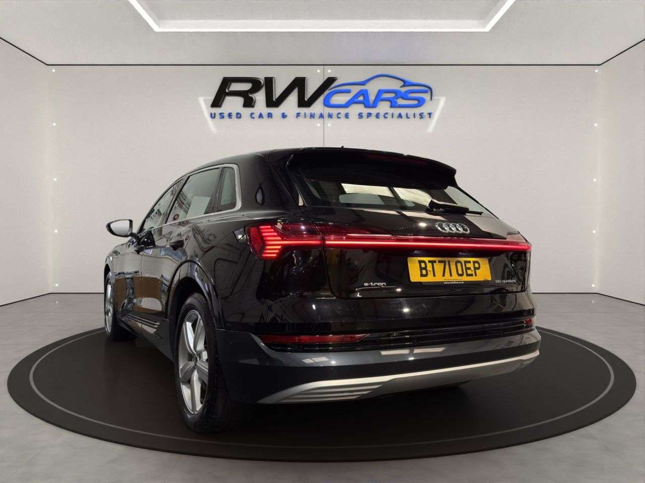 A 2021 AUDI E-TRON 55 Technik SUV 5dr Electric Auto quattro 95kWh (11kW Charger) (408 ps) A 2021 AUDI E-TRON 55 Technik SUV 5dr Electric Auto quattro 95kWh (11kW Charger) (408 ps)