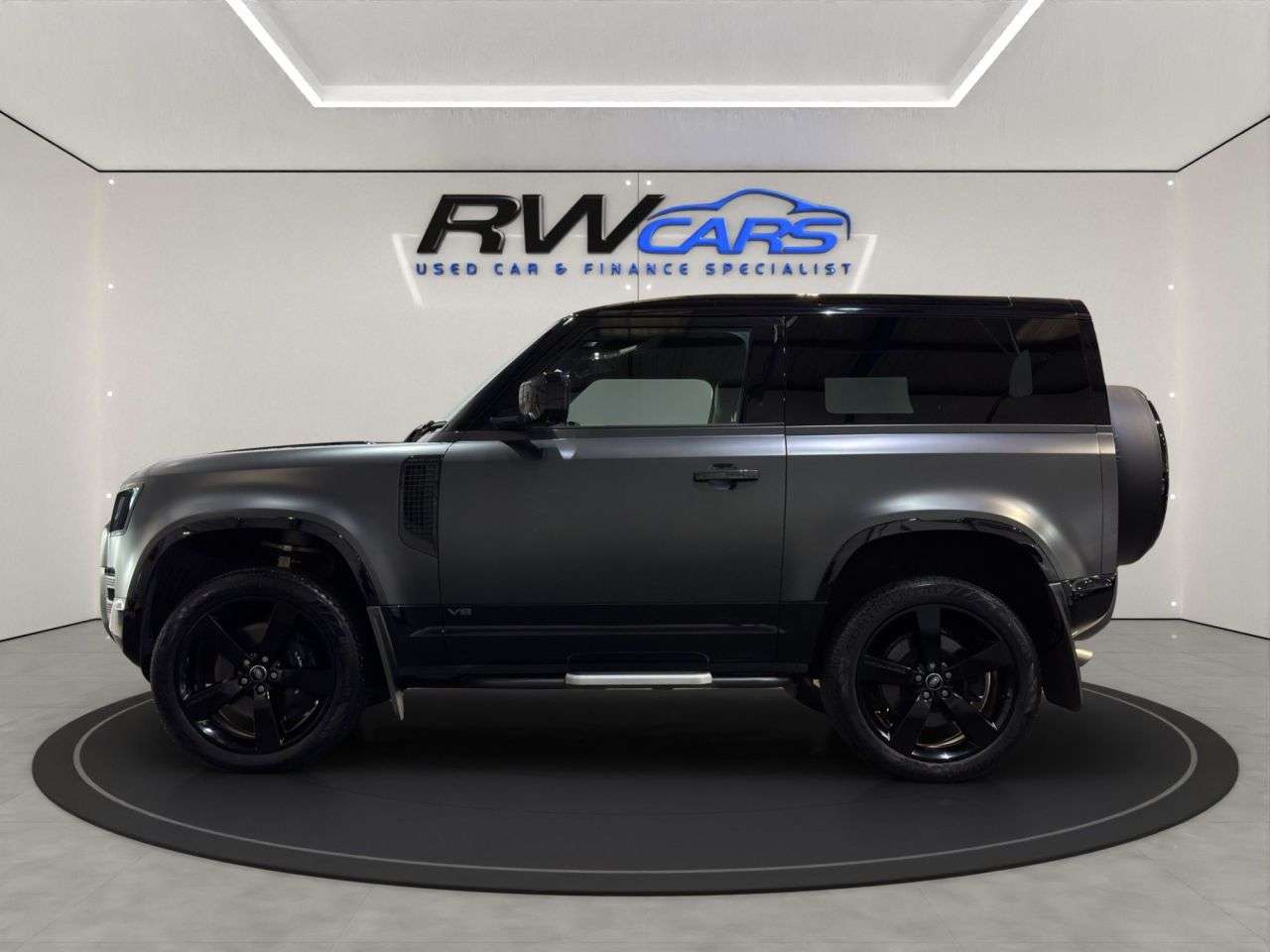 A 2022 LAND ROVER DEFENDER V8 CARPATHIAN EDITION A 2022 LAND ROVER DEFENDER V8 CARPATHIAN EDITION