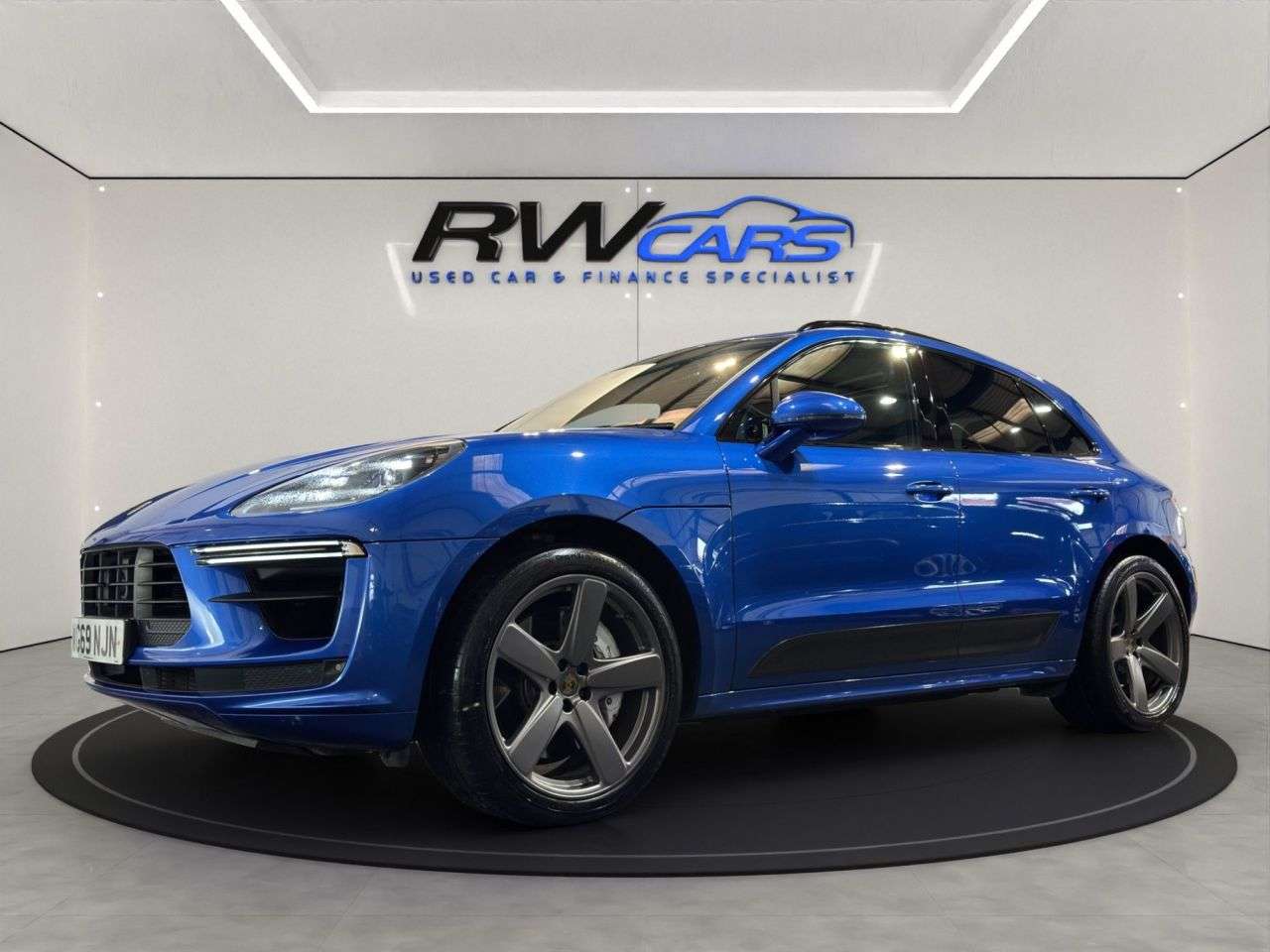 A 2019 PORSCHE MACAN 2.9T V6 Turbo SUV 5dr Petrol PDK 4WD Euro 6 (s/s) (440 ps) A 2019 PORSCHE MACAN 2.9T V6 Turbo SUV 5dr Petrol PDK 4WD Euro 6 (s/s) (440 ps)