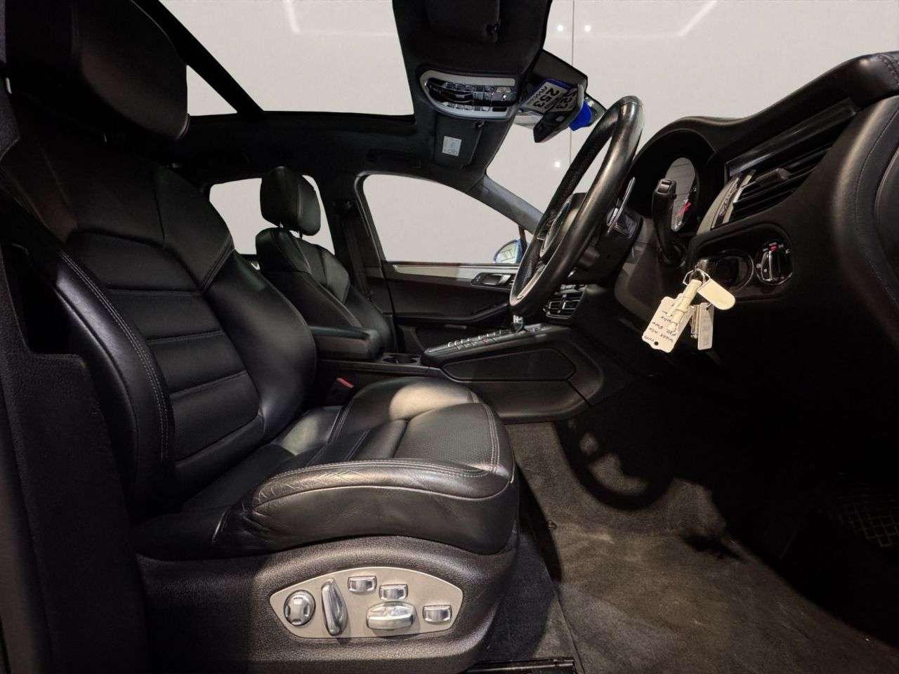 2019 PORSCHE MACAN 2019 PORSCHE MACAN