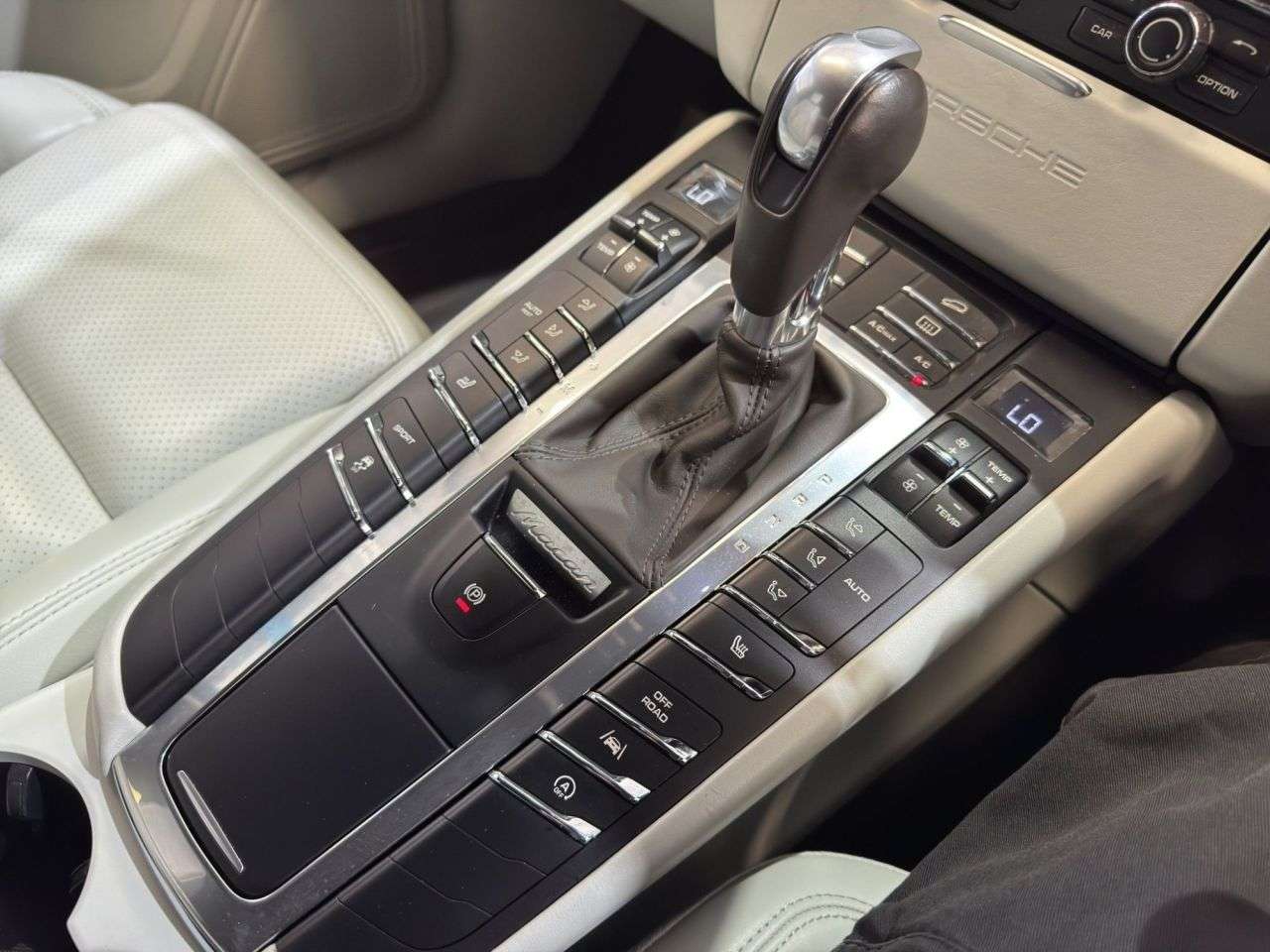 2015 PORSCHE MACAN 2015 PORSCHE MACAN