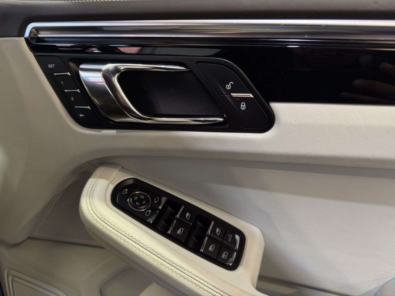 2015 PORSCHE MACAN 2015 PORSCHE MACAN