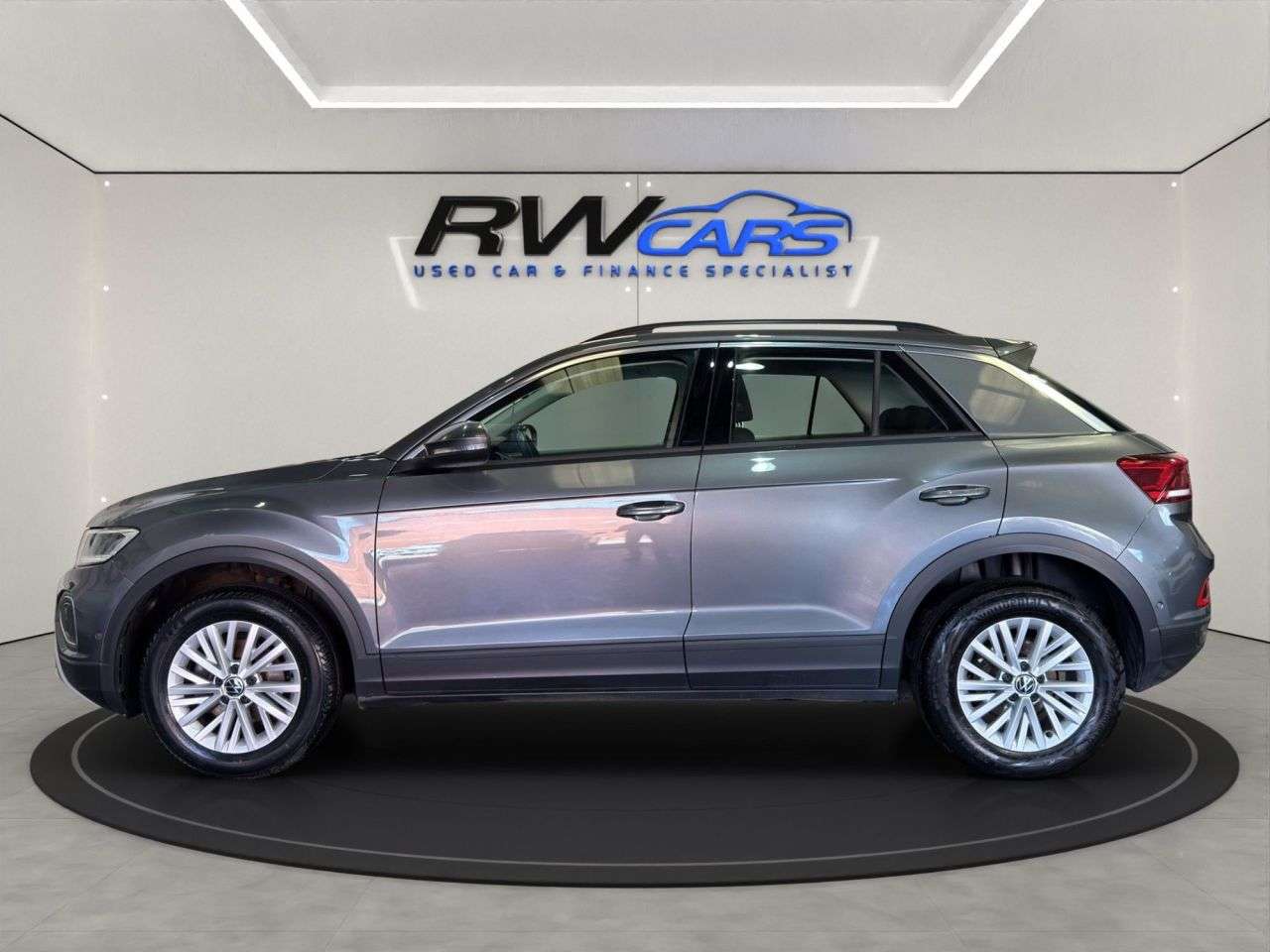 A 2022 VOLKSWAGEN T-ROC 1.5 TSI Life SUV 5dr Petrol DSG Euro 6 (s/s) (150 ps) A 2022 VOLKSWAGEN T-ROC 1.5 TSI Life SUV 5dr Petrol DSG Euro 6 (s/s) (150 ps)